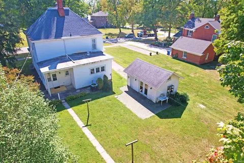318 E 7th St, Mount Carmel, IL 62863 photo 3