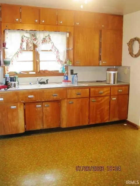 421 S Main St, Dunkirk, IN 47336 photo 5