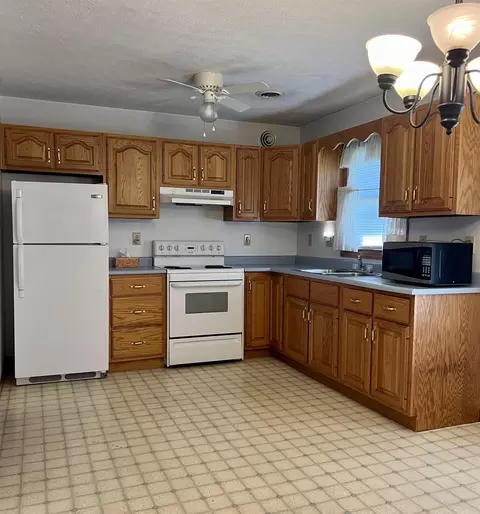 318 Wade St, Mitchell, IN 47446 photo 3