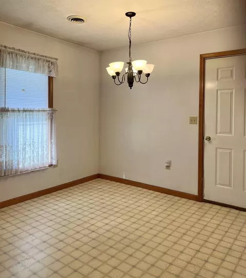 318 Wade St, Mitchell, IN 47446 photo 4