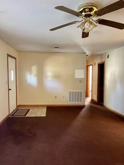 318 Wade St, Mitchell, IN 47446 photo 2