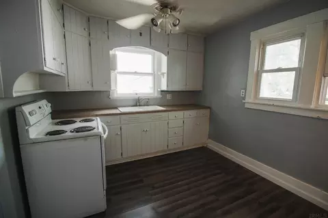 411 E Franklin St, Berne, IN 46711 photo 7