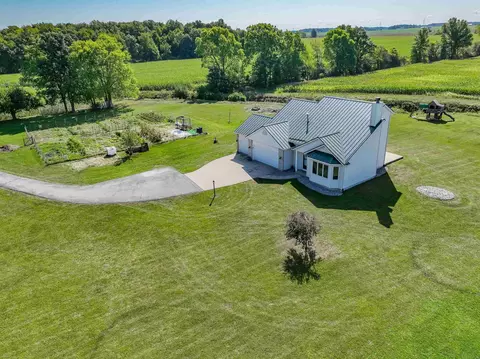 9009 Hamilton Rd, Yoder, IN 46798 photo 3