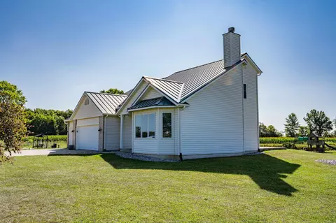 9009 Hamilton Rd, Yoder, IN 46798 photo 2