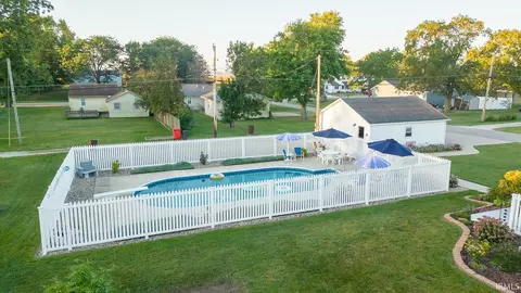 601 E Walnut St, Chalmers, IN 47929 photo 29