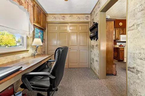 601 E Walnut St, Chalmers, IN 47929 photo 17