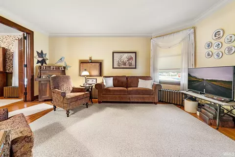601 E Walnut St, Chalmers, IN 47929 photo 9