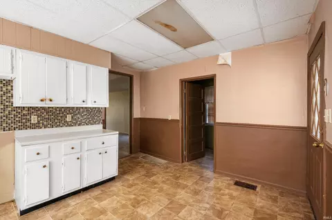 323 E 9th St, Muncie, IN 47302 photo 8
