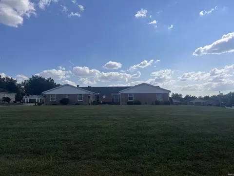 3592 Manor Dr, Jasper, IN 47546 photo 2
