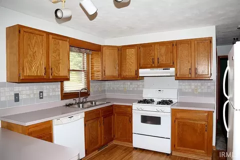 53273 Spring Ct, Granger, IN 46530 photo 6