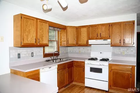 53273 Spring Ct, Granger, IN 46530 photo 8
