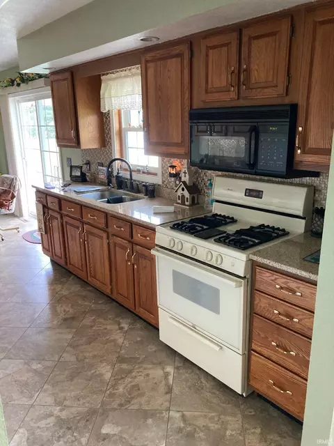 5815 E Sr 120, Howe, IN 46746 photo 2