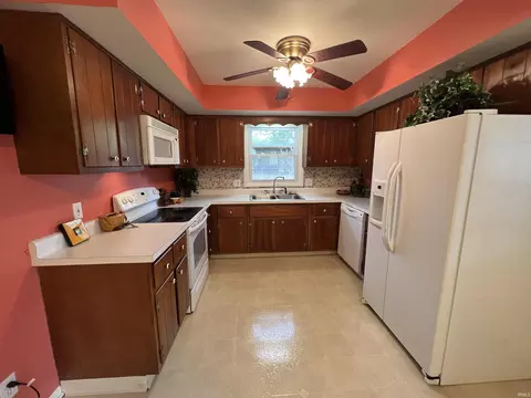 2104 E Queens Way, Bloomington, IN 47401 photo 3
