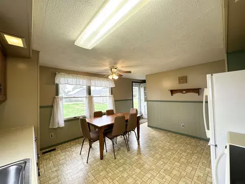 124 W Jackson St, Monroe, IN 46772 photo 9