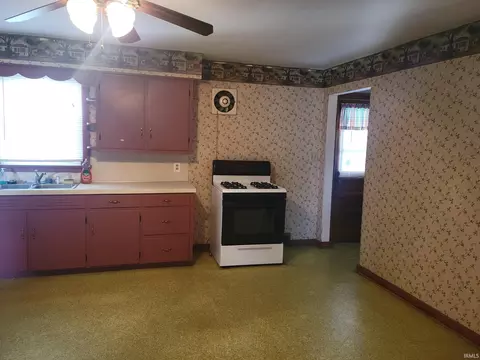 332 E 10th St, Ferdinand, IN 47532 photo 4
