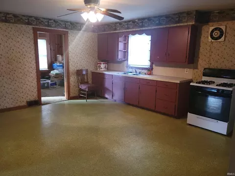 332 E 10th St, Ferdinand, IN 47532 photo 2