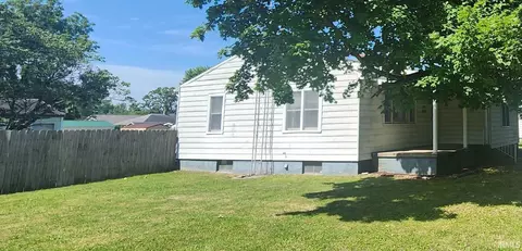 1012 E 11th St, Bicknell, IN 47512 photo 2
