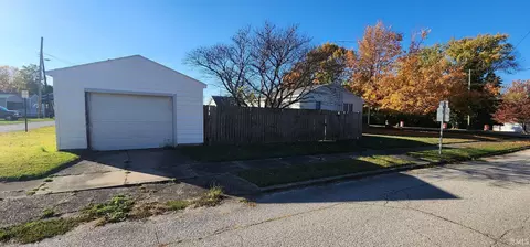 1012 E 11th St, Bicknell, IN 47512 photo 4