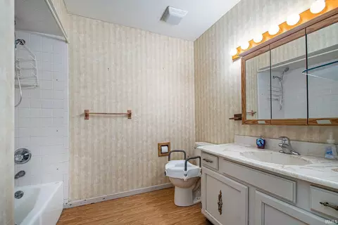 16734 Hampton Dr, Granger, IN 46530 photo 10