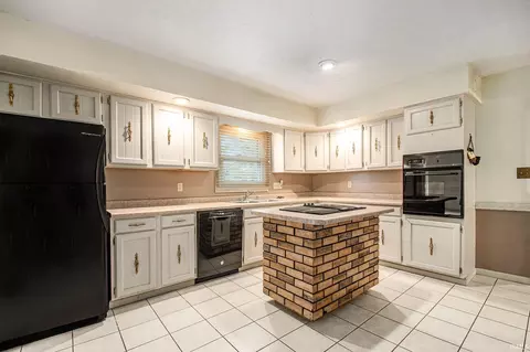 16734 Hampton Dr, Granger, IN 46530 photo 6