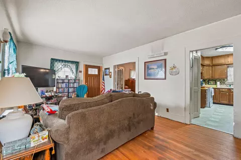 326 W 5th St, Auburn, IN 46706 photo 9