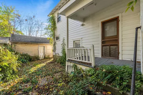 326 W 5th St, Auburn, IN 46706 photo 5