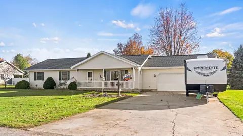 4711 E Cardinal Dr, Syracuse, IN 46567 photo 2