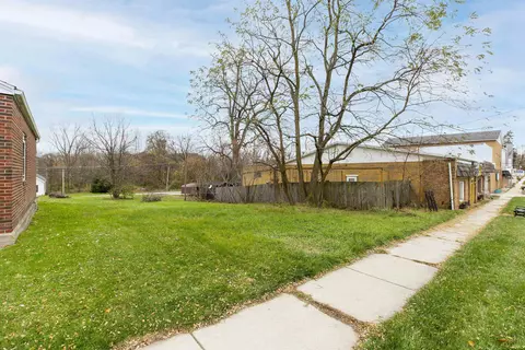 213 S Michigan St, Lakeville, IN 46536