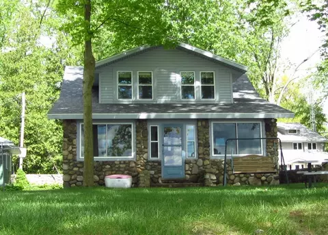 546 E Clear Lake Dr, Fremont, IN 46737