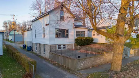 256 E Maple St, Wabash, IN 46992 photo 1