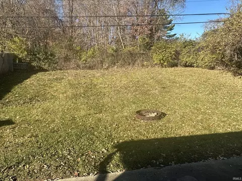 3361 N Valleyview Dr, Bloomington, IN 47404 photo 2