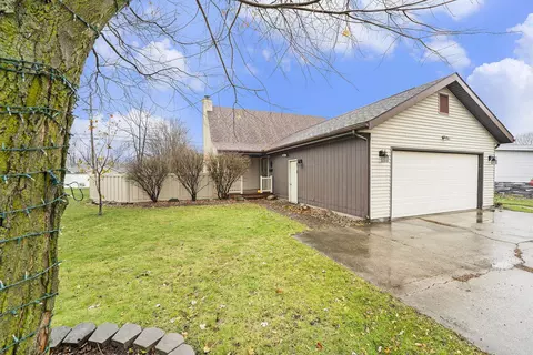 706 E John St, Nappanee, IN 46550 photo 18