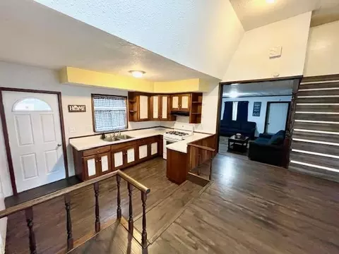 107 E Sunset Dr, Bourbon, IN 46504 photo 2
