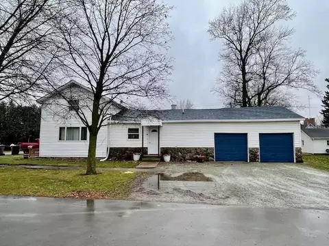 107 E Sunset Dr, Bourbon, IN 46504 photo 1