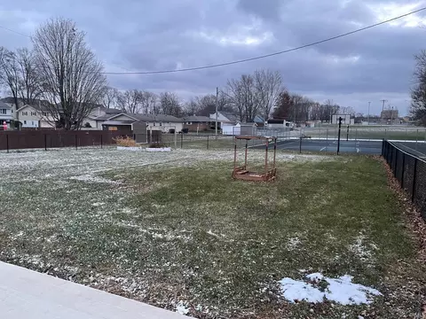 508 E Maple St, Bremen, IN 46506 photo 12