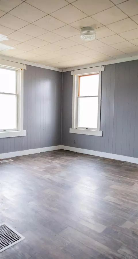 392 E Main St, Wabash, IN 46992 photo 9