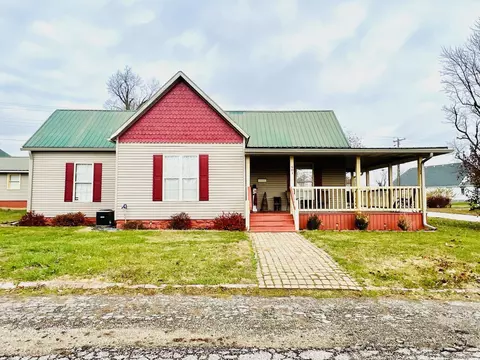 901 W Grissom Ave, Mitchell, IN 47446 photo 1