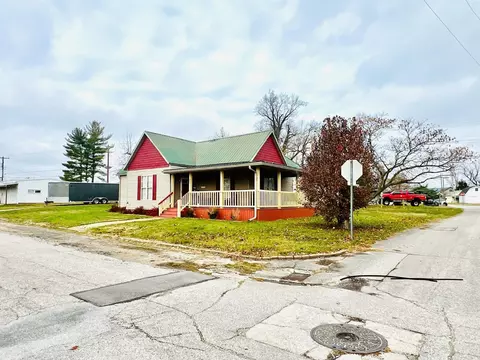 901 W Grissom Ave, Mitchell, IN 47446 photo 2