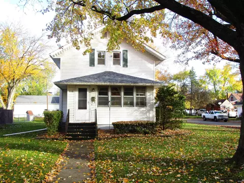 358 E John St, Nappanee, IN 46550 photo 1