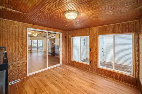 8378 E Hatchery Rd, Syracuse, IN 46567 photo 10