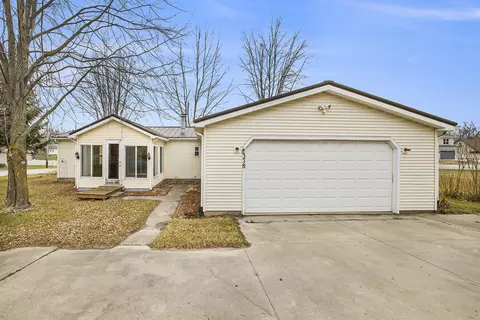 8378 E Hatchery Rd, Syracuse, IN 46567 photo 2