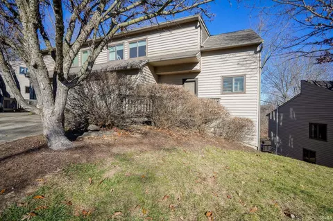 2063 E Waters Edge Dr, Bloomington, IN 47401 photo 2