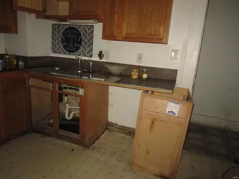 1019 W 3rd St, Marion, IN 46952 photo 8