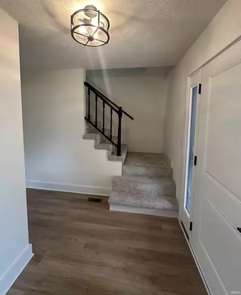 702 E Wellington Ct, Bloomington, IN 47401 photo 2