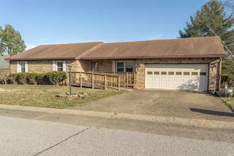 6825 Greendale Dr, Evansville, IN 47711