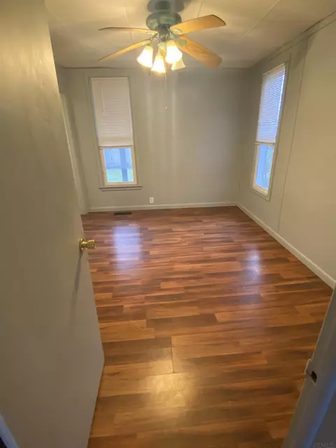 305 E Main St, Berne, IN 46711 photo 5