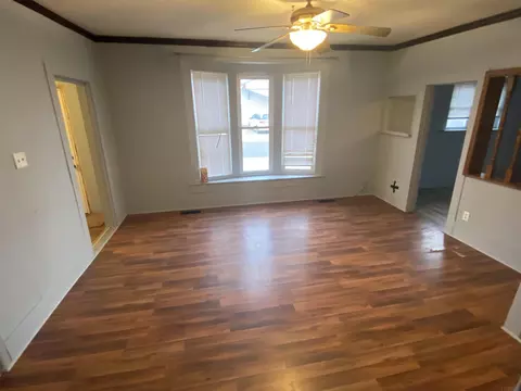 305 E Main St, Berne, IN 46711 photo 8