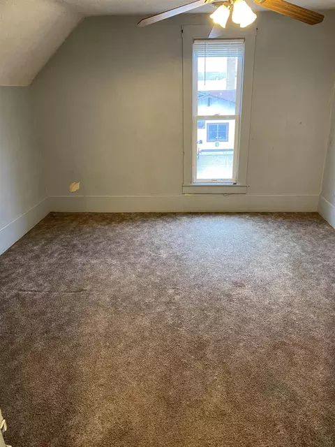 305 E Main St, Berne, IN 46711 photo 9