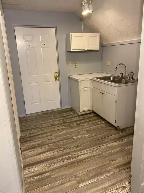 305 E Main St, Berne, IN 46711 photo 13