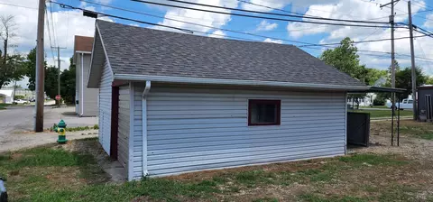 305 E Main St, Berne, IN 46711 photo 17